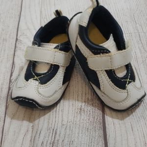 Leather baby shoes